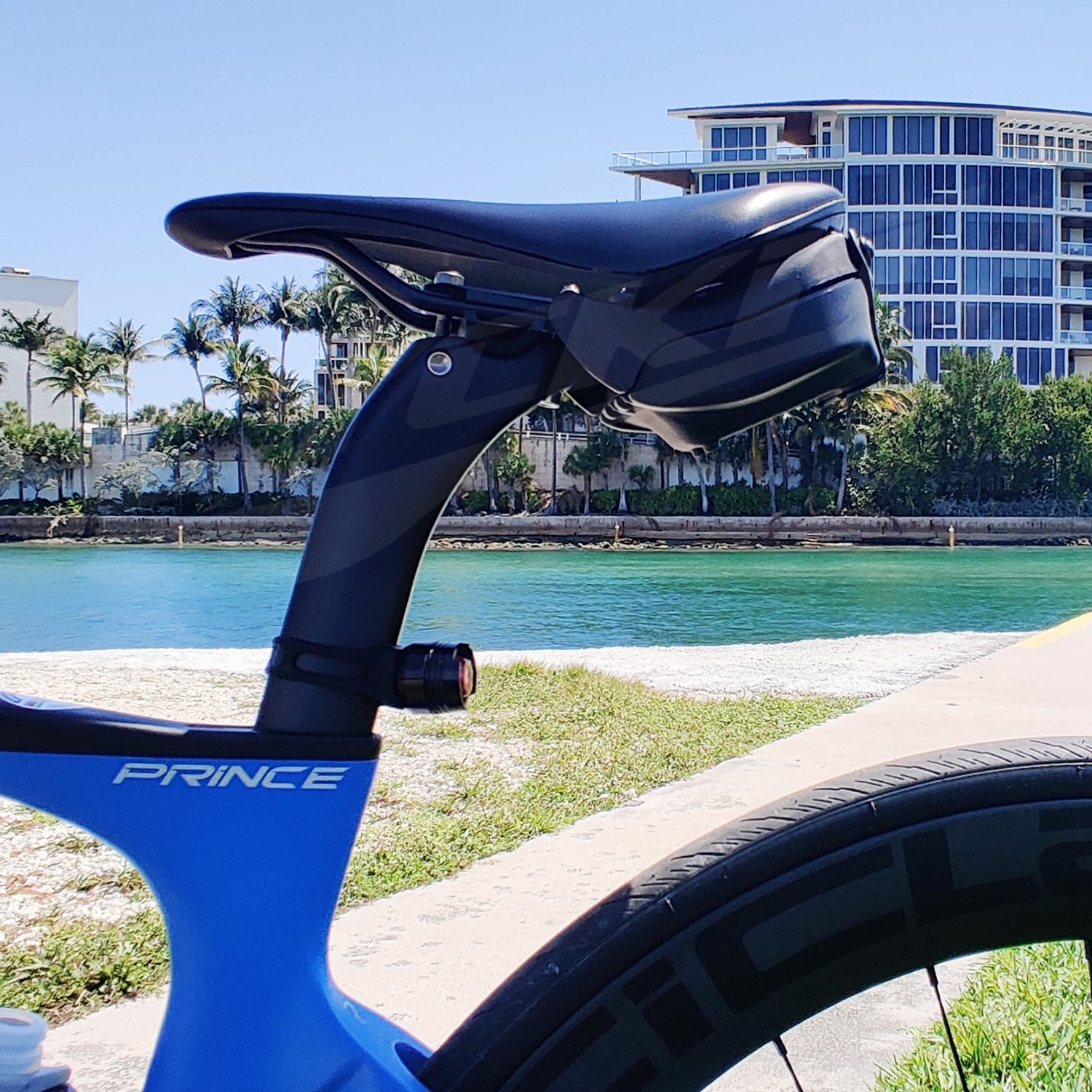 Aeroclam Small | Under Seat Bike Saddle Bag | Aero Cycle Bag